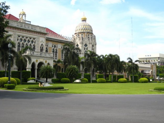 รองหัวหน้า คสช.ยันไม่มีการทุบรื้อทำเนียบ-จะปรับปรุงให้ดีขึ้น-ไม่มีเลวร้าย