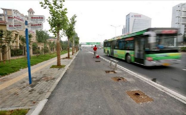 "อะเมซิ่งไชน่า" จีนทำได้ ขโมยที่พักผู้โดยสารทั้งถนน "หายไปดื้อๆ" ผู้คนมึนตี้บ"อะเมซิ่งไชน่า" จีนทำได้ ขโมยที่พักผู้โดยสารทั้งถนน "หายไปดื้อๆ" ผู้คนมึนตี้บ