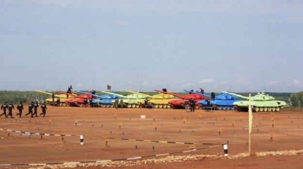 รัสเซียจัดแข่งรถถัง