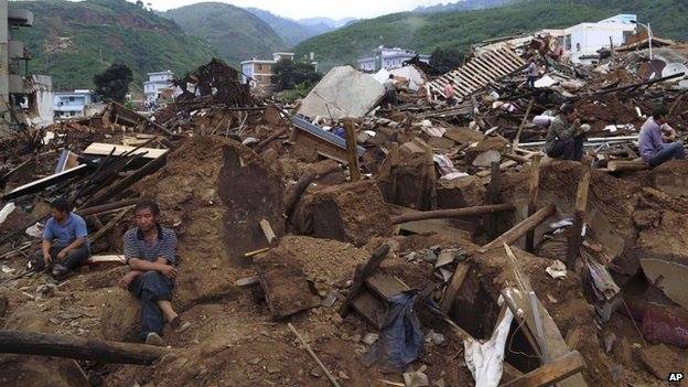 จีนระดมช่วยผู้รอดชีวิตแผ่นดินไหวท่ามกลางฝนและภัยดินถล่ม