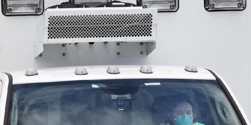 หมออเมริกันติดเชื้ออีโบลาถูกส่งตัวถึงสหรัฐแล้ว คุ้มกันแน่นหนานำไปรักษา