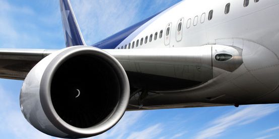 หวาดเสียว ผู้โดยสารทุบกระจกเครื่องบินร้าวกลางอากาศ หวาดเสียว ผู้โดยสารทุบกระจกเครื่องบินร้าวกลางอากาศ