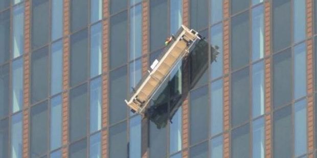 นั่งร้านตึกสูงขาด