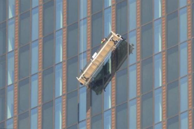 นั่งร้านตึกสูงขาด