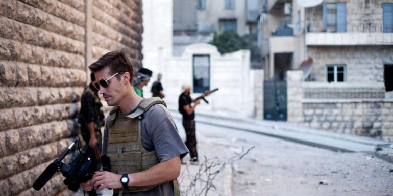 เจมส์ โฟลีย์ ขณะทำข่าวที่เมืองอเล็ปโป ในซีเรีย