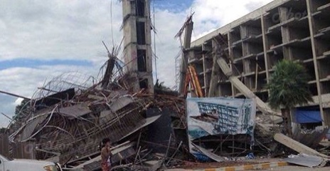 คลิปอาคารย่านคลองหก พังถล่ม