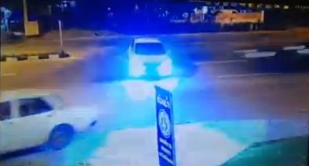 วินาทีชน! หน้าปั๊มบ่อแขม