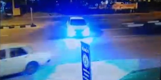 วินาทีชน! หน้าปั๊มบ่อแขม