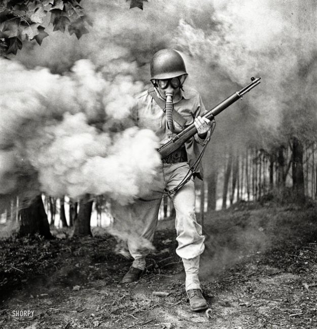 ฝึกการใช้หน้ากากป้องกันแก๊สพิษ