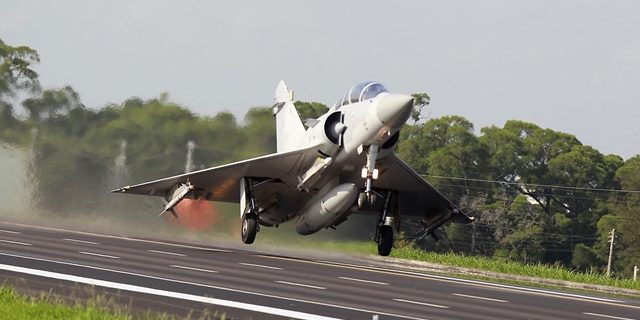 เครื่องบินขับไล่ รุ่นมิราจ 2000-5