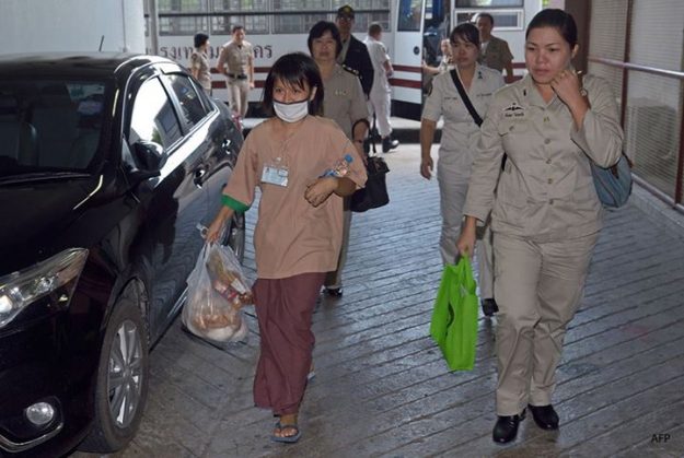 สั่งฟ้องนักศึกษาฐานหมิ่นเบื้องสูง