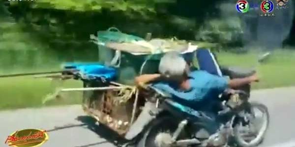 ลีลาพ่อค้าปลาทูนอนขับรถซาเล้ง