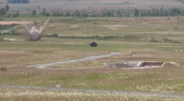 คลิปซ้อมรบ ของรถถังจู่โจม