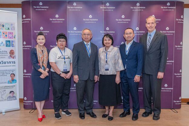 คณะผู้บริหารในงานเปิดตัวเว็บไซต์_0