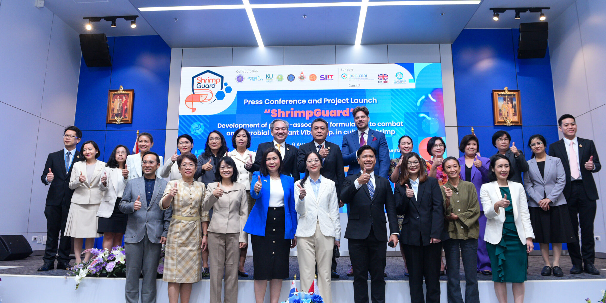 ภาพหมู่หน้าเวที-3_0